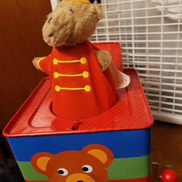 Authentic FAO Schwartz Bear in the Box. - Picture 2 of 3